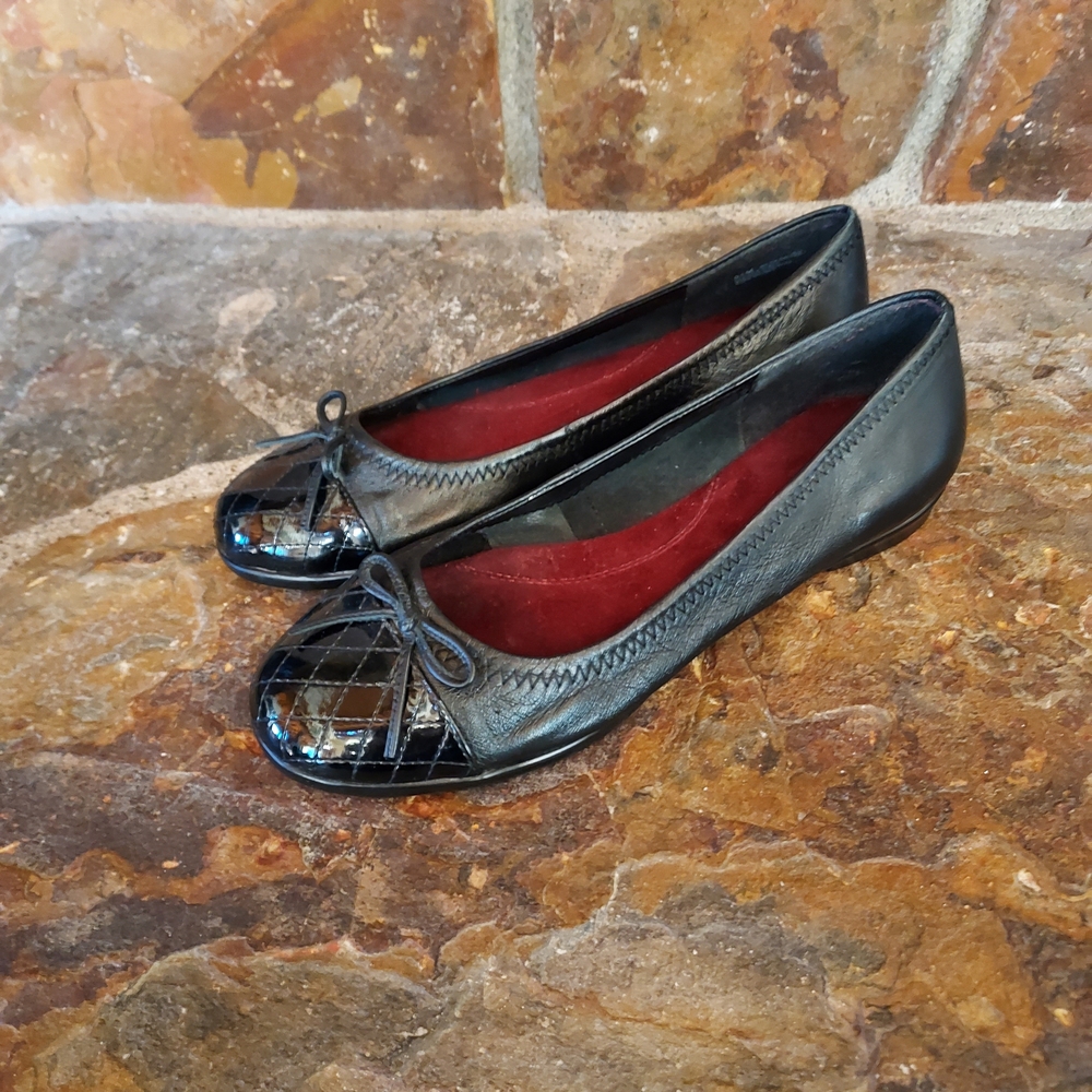 AEROSOLES Black Flats with Peep-Toe Design
